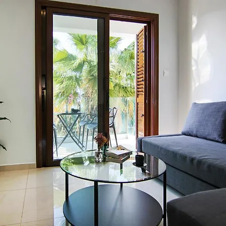 Phaedrus Living: Seaside Flat Constantinos 113 *