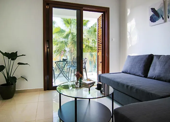 Phaedrus Living: Seaside Flat Constantinos 113 *