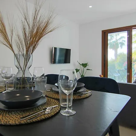 Phaedrus Living: Seaside Flat Constantinos 113 *