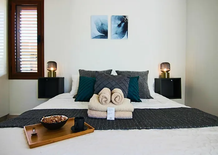 Phaedrus Living: Seaside Flat Constantinos 113 アパート パ フォス