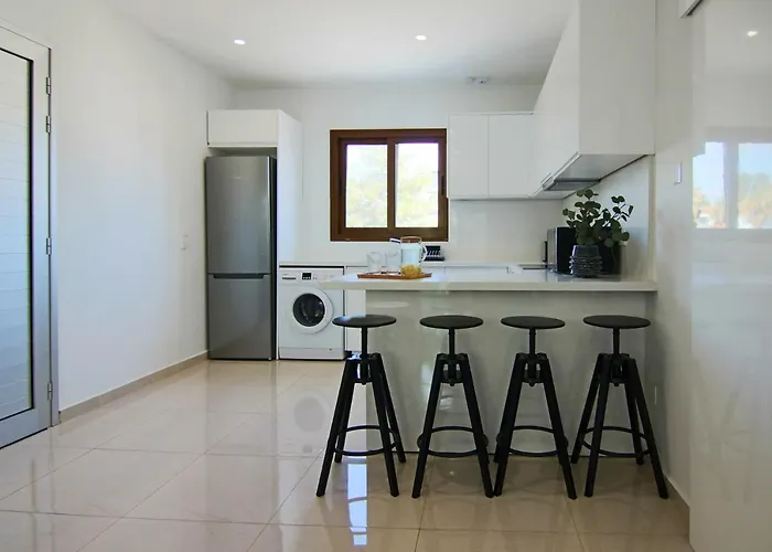 Phaedrus Living: Seaside Flat Constantinos 113 Apartmán