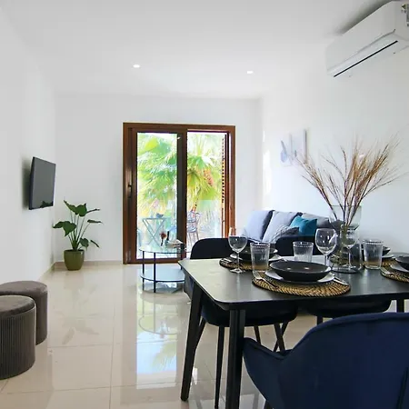 Phaedrus Living: Seaside Flat Constantinos 113