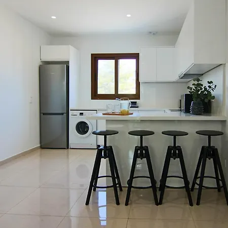 Phaedrus Living: Seaside Flat Constantinos 113 아파트